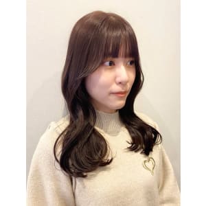 韓国ヘア　艶感　透明感　ベージュカラー　ぱっつん前髪