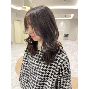 ショコラグレージュカラー×くびれミディアム