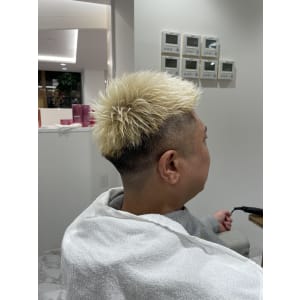 ハイトーン×ツーブロスタイル - e.m.a PREMIUM BEAUTY SALON【イーエムエープレミアムビューティーサロン】掲載中