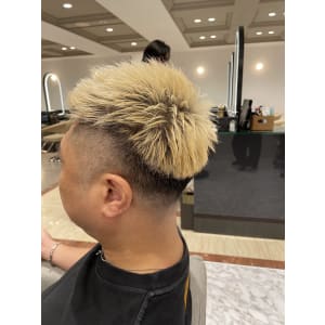 ハイトーン×ツーブロスタイル - e.m.a PREMIUM BEAUTY SALON【イーエムエープレミアムビューティーサロン】掲載中