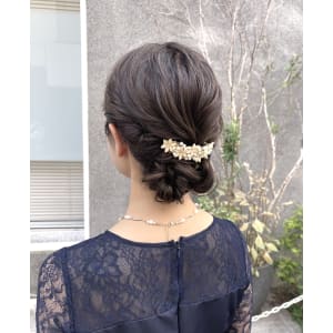 お呼ばれヘアセット　ツヤ感シニヨン風アレンンジ