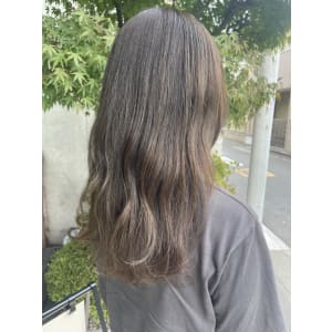 赤みの出ないほっこりオリーブカラー - EMU international 春日部本店【エムインターナショナル】掲載中