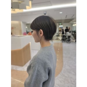 コンパクトショート×グレージュカラー