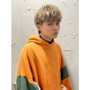 ツイストスパイラル波打ちスパイラルセンターパート刈り上げ束感