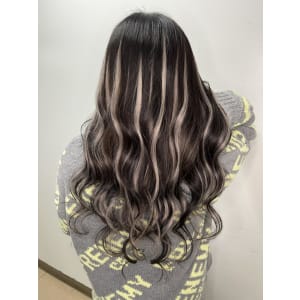 黒髪の方でもイメチェン!シルバーハイライト! - Lanisis Hair【ラニシス ヘアー】掲載中