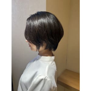 ショートボブ × 暗髪