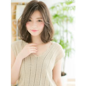 透け感グレージュ！抜け感ゆるふわカール