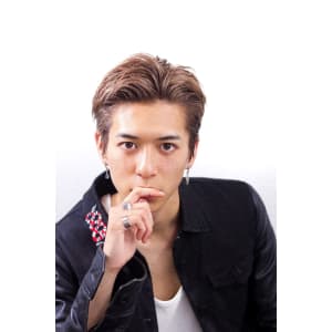 ビジネスショート　刈り上げないショート　アップバング