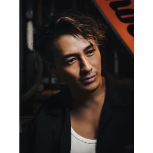 メンズヘア整形スパイラルパーマ波巻きツイストメンズパーマ髪型