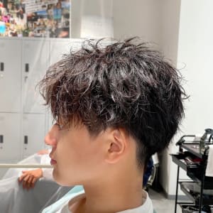 メンズヘア整形スパイラルパーマ波巻きツイストメンズパーマ髪型