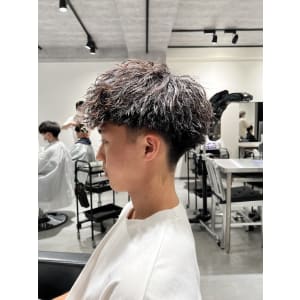 メンズヘア整形スパイラルパーマ波巻きツイストメンズパーマ髪型