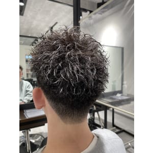 メンズヘア整形スパイラルパーマ波巻きツイストメンズパーマ髪型