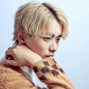 メンズヘア整形スパイラルパーマ波巻きツイストメンズパーマ髪型