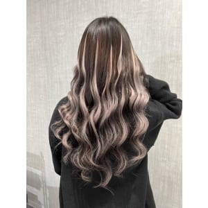 黒髪ボブから大変身!シルバーバレイヤージュ! - Lanisis Hair【ラニシス ヘアー】掲載中
