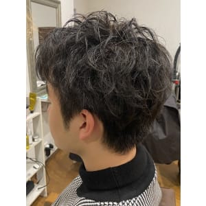 黒髪マッシュ刈り上げスパイラルパーマ - nicola【ニコラ】掲載中