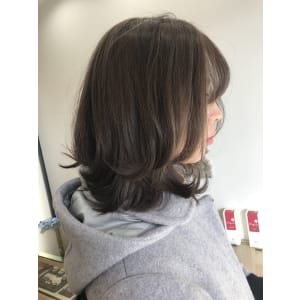ミディアムレイヤー - Hair Make 3【ヘアーメイクスリー】掲載中