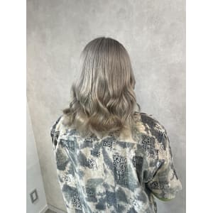 miu　ブリーチ2〜3回でホワイトシルバー