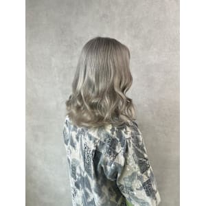 miu　ブリーチ2〜3回でホワイトシルバー