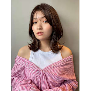 くびれてハネるレイヤーミディアム/レイヤーカット/くびれヘア