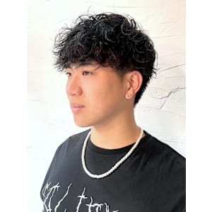 スパイラルパーマ　ツーブロックマッシュ　ダウンパーマ