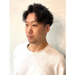 波巻きパーマ　サイドアップ　束感スタイリング　アップバング