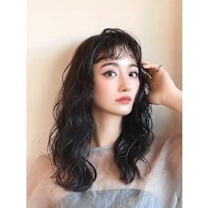 黒髪ウェーブロング
