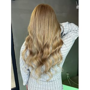 明るく見せたい方に！ベージュ×ホワイト！