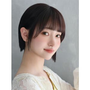 ぱっつん前髪×前下がりボブ