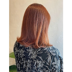 オレンジブラウン　外ハネミディアム　切りっぱなし
