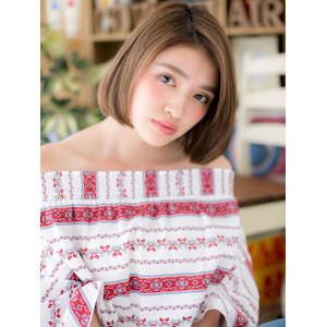 インナーカラー前下がり小顔切りっぱなしボブ　ニュアンスカラー