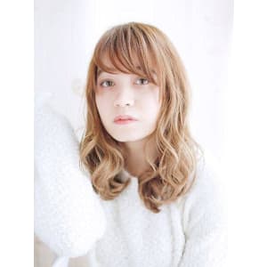 透け感ハイトーンのミックスカール