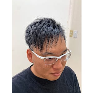 前髪ストレード、刈り上げ