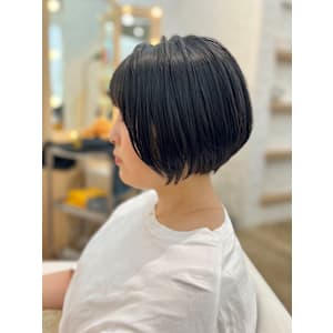 ひし形シルエットのまとまるショートボブ☆