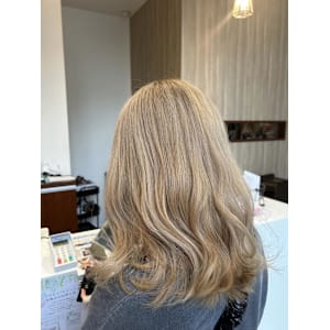 ベージュブロンド