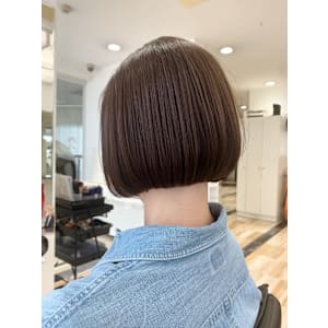 首が長く見えるボブ