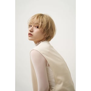 アンニュイな雰囲気いつもと違うショートボブ