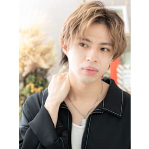 アップバングマッシュパーマハイトーンカラー　フレンチカジュア