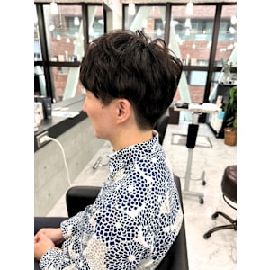 トップにボリュームに出るパーマスタイル