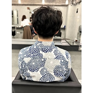 トップにボリュームに出るパーマスタイル