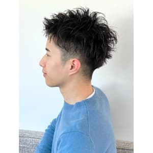 刈り上げツーブロック　束感ショート　ビジネススタイル