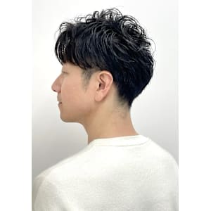 刈り上げツーブロック　ビジネス　ニュアンスパーマ