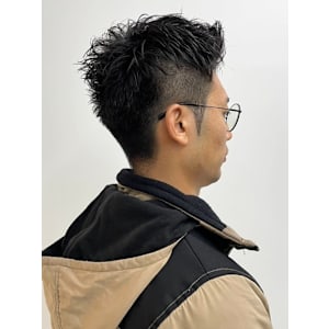 アップバング　ビジネスショート　刈り上げツーブロック