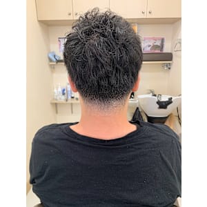 ハサミで刈り上げ