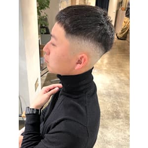 スキンフェードカットクロップスタイル