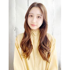 センターパートのゆる可愛いヨシンモリスタイル