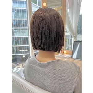 【イルミナ】明るめベージュ×タッセルボブ