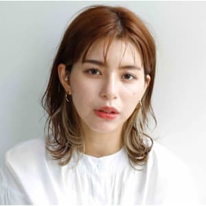 外ハネミディ　イヤリングカラー　　