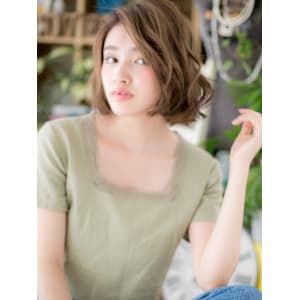 抜け感…外国人風ハイライトカラー小顔ボブ　ボブパーマ