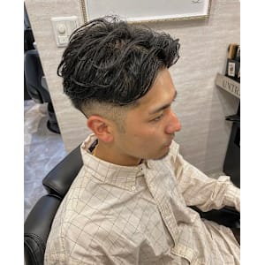 フェード×センターパート×パーマ