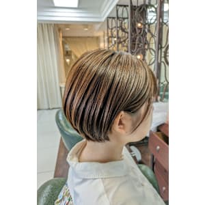 ショートボブ
